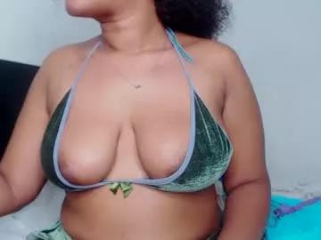 queenalya_ on Chaturbate 
