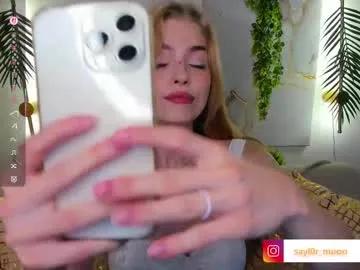 sayl0r_moon on Chaturbate