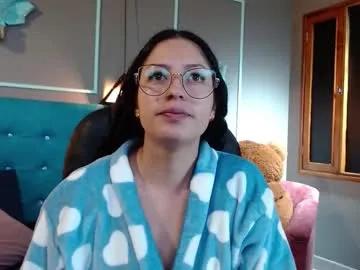sofia_white3 — GOAL: Pants off [39 tokens remaining] Complete the objective!! Don't forget to follow me #fit #shy #domi #cum #lovense