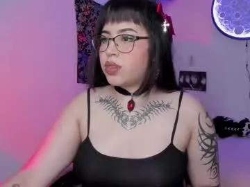 velvetfangs on Chaturbate 