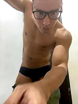 2025heroe on StripChat 