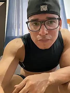 2025heroe on StripChat 