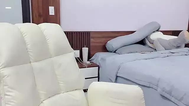 _____Lunaa_____ on StripChat 