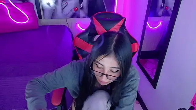 _Emmaa_Harper on StripChat 