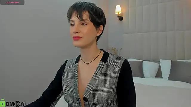 Adeline_Perle on StripChat