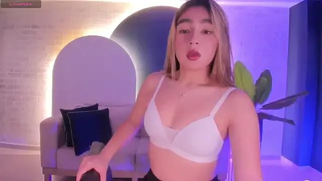 AdharaMoretti on StripChat