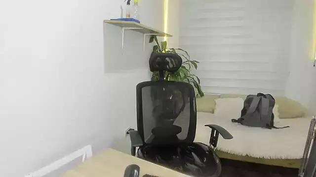 alana_collinss on StripChat 