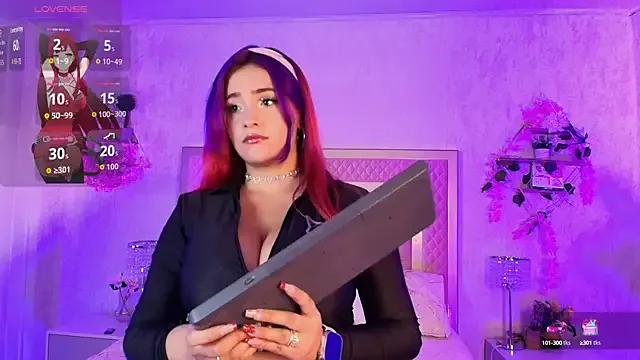 AlanaOdison on StripChat 
