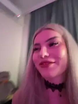 Alice18James — play + blowjob