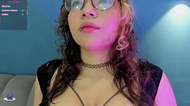 AliceCamxxx on StripChat