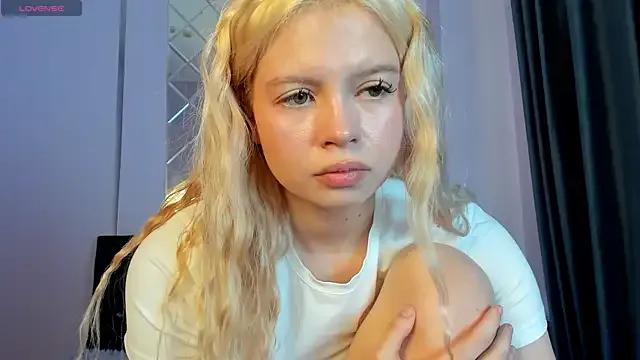 AlisaGoldie's avatar