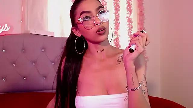 Alleanys_Cristal on StripChat 