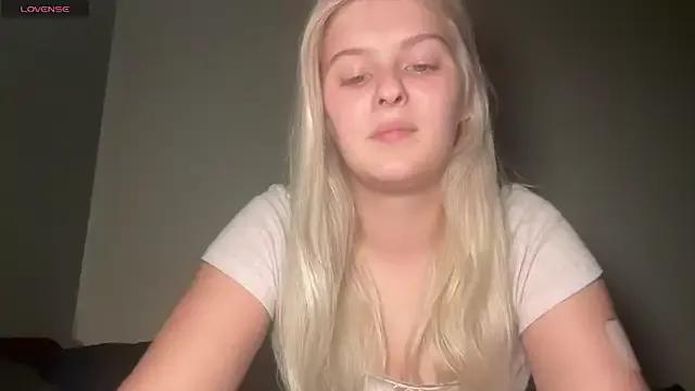 Allylove03 on StripChat 