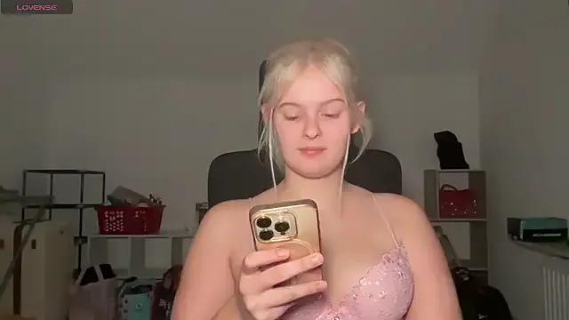 Allylove03 on StripChat 