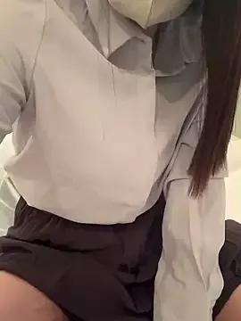 amanatsu_00 on StripChat 
