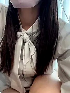 amanatsu_00 on StripChat 