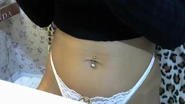 AnaLuxJulia on StripChat 