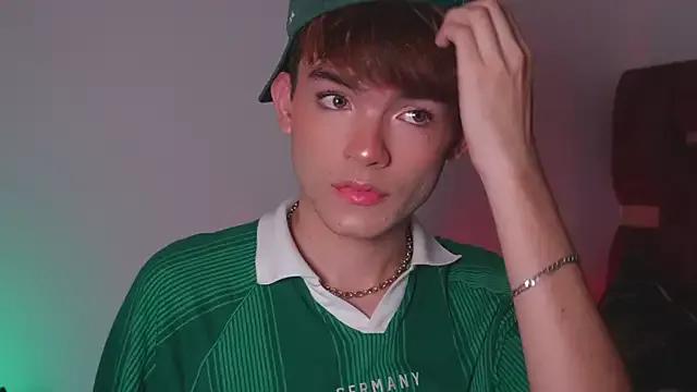 Angelo_018 — Show naked + turn on fuck machine