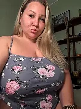 AnnaCurvy on StripChat 