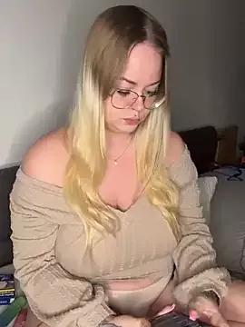 AnnaLenaaa on StripChat 
