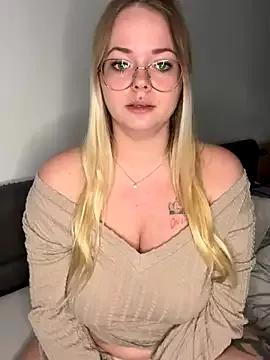 AnnaLenaaa on StripChat 