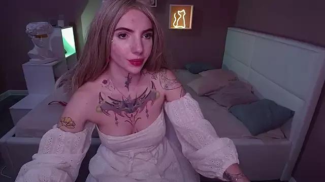 AnneTenet on StripChat 
