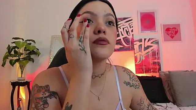 AnnieHuntters on StripChat 