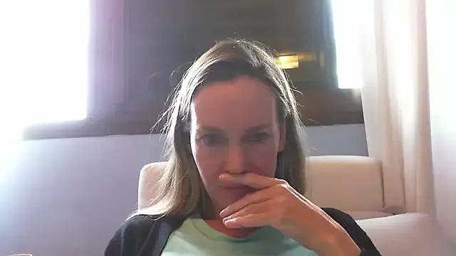 Annylove1 on StripChat 