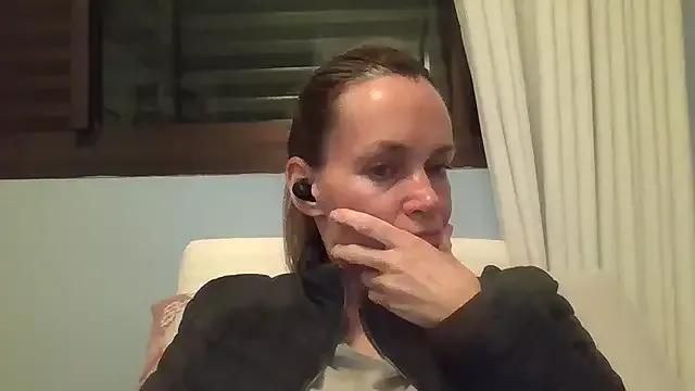 Annylove1 on StripChat 