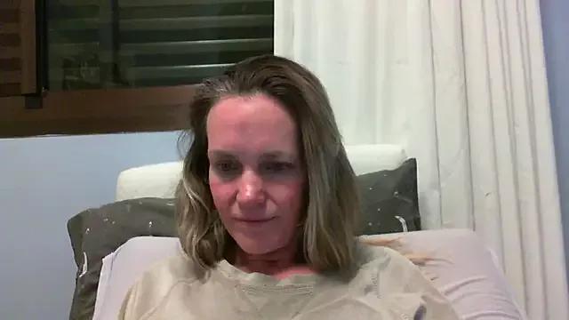Annylove1 on StripChat 