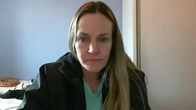 Annylove1 on StripChat 