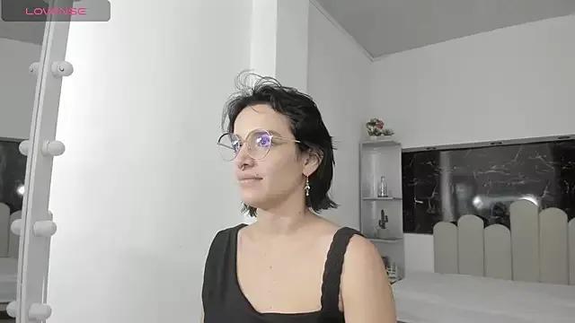 Annyrosee on StripChat 