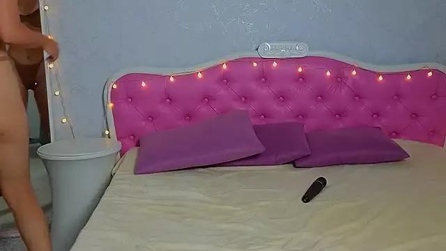 Ariana_Petite on StripChat 