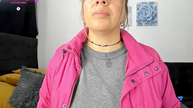 ArianaWil on StripChat 