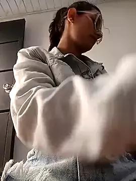 Ary-18 — Naked+ Dildo in pussy
