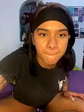 AstridFortune — Quitar blusa