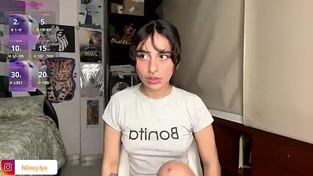 B0nnie_H0ney on StripChat 