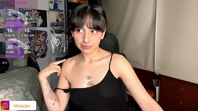 B0nnie_H0ney on StripChat 