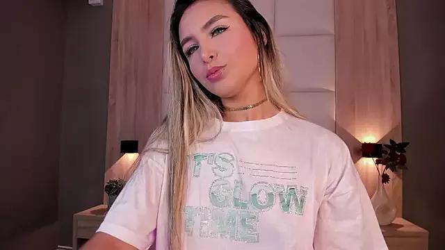 bella1207 on StripChat 