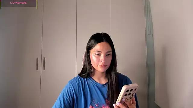 bella_apont on StripChat 