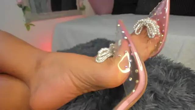 Bella_desi_ on StripChat 