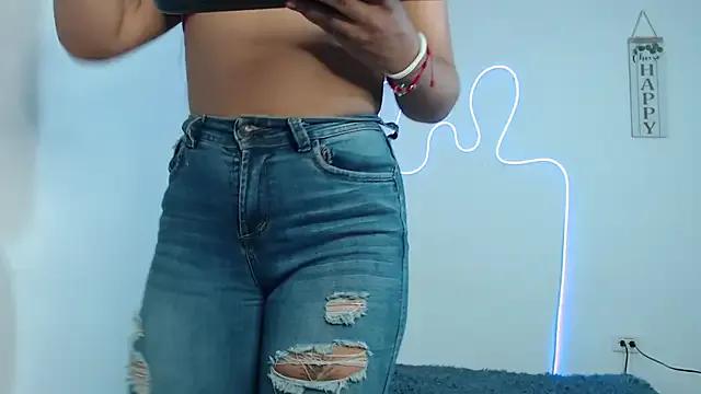 bella_warzon on StripChat