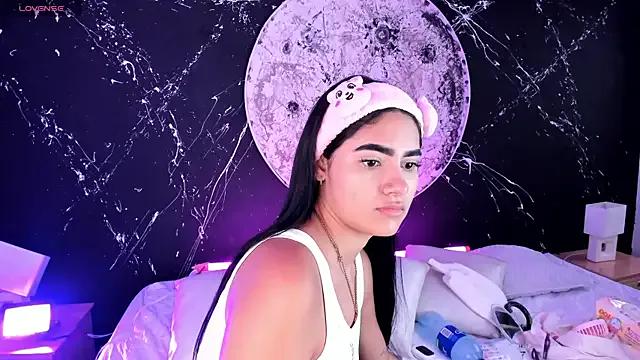 BellaaStorm on StripChat 