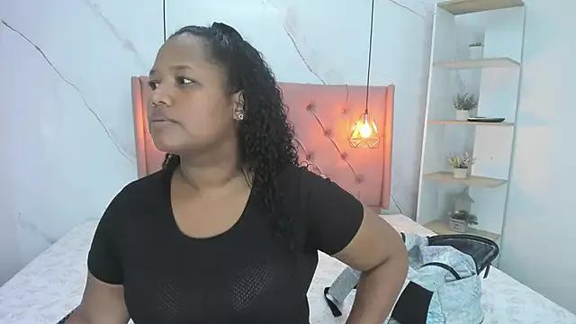 Belle_Brunette on StripChat 