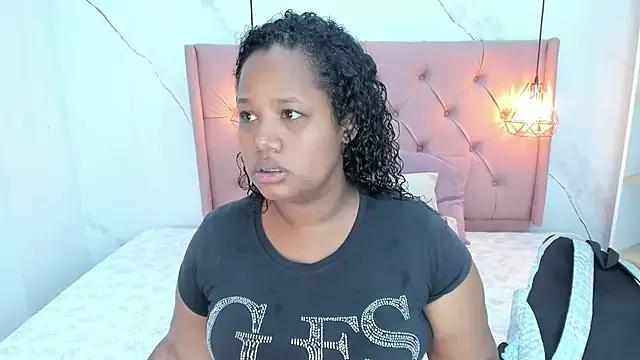 Belle_Brunette on StripChat 
