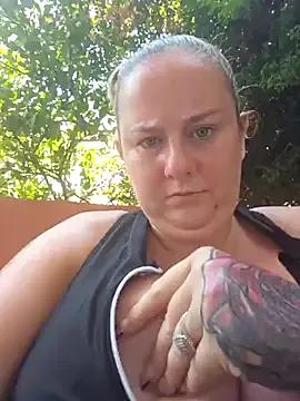 Biggtitz121 on StripChat 
