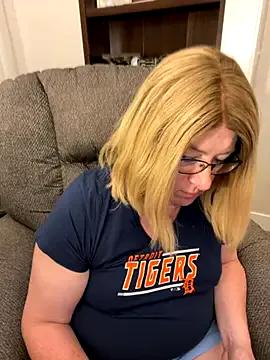 BookBabe27 on StripChat 