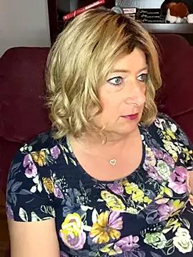 BookBabe27 on StripChat 