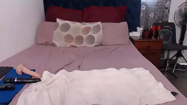BootyCallEver on StripChat 