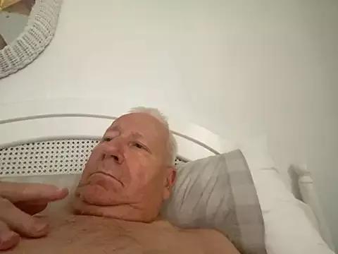 Bossinmidd12 on StripChat 